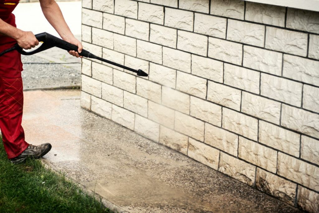 Bundaberg East property pressure cleaning services including wall cleaning