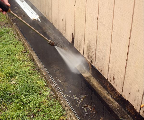 Bundaberg external house washing service including fence cleaning and gutter cleaning